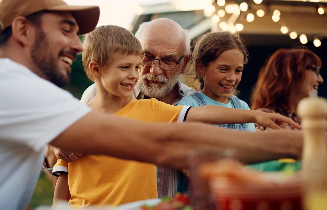 Vater, Sohn, Tochter,Großvater, Fest