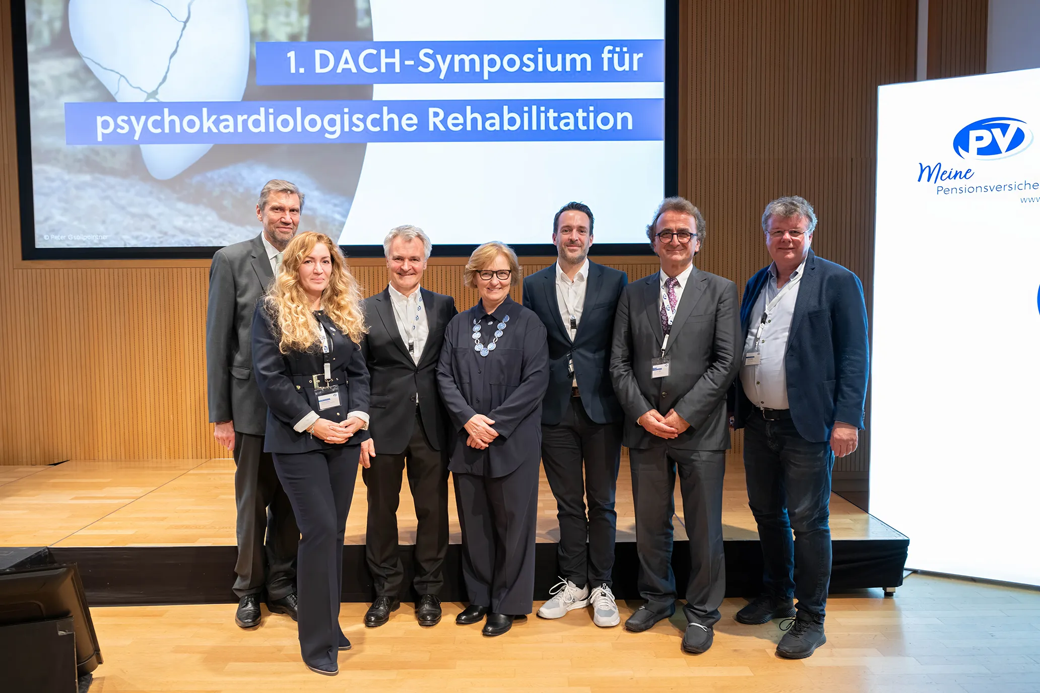 Personen v.l.n.r.: Dr. Winfried Pinggera, Mag.a Canan Aytekin, Prof. Dr. Christian Albus, Dr.in Monika Mustak-Blagusz, Priv.-Doz. Dr. Christoph Weiser, Dr. Johannes Mikl, Prof. Dr. Volker Köllner