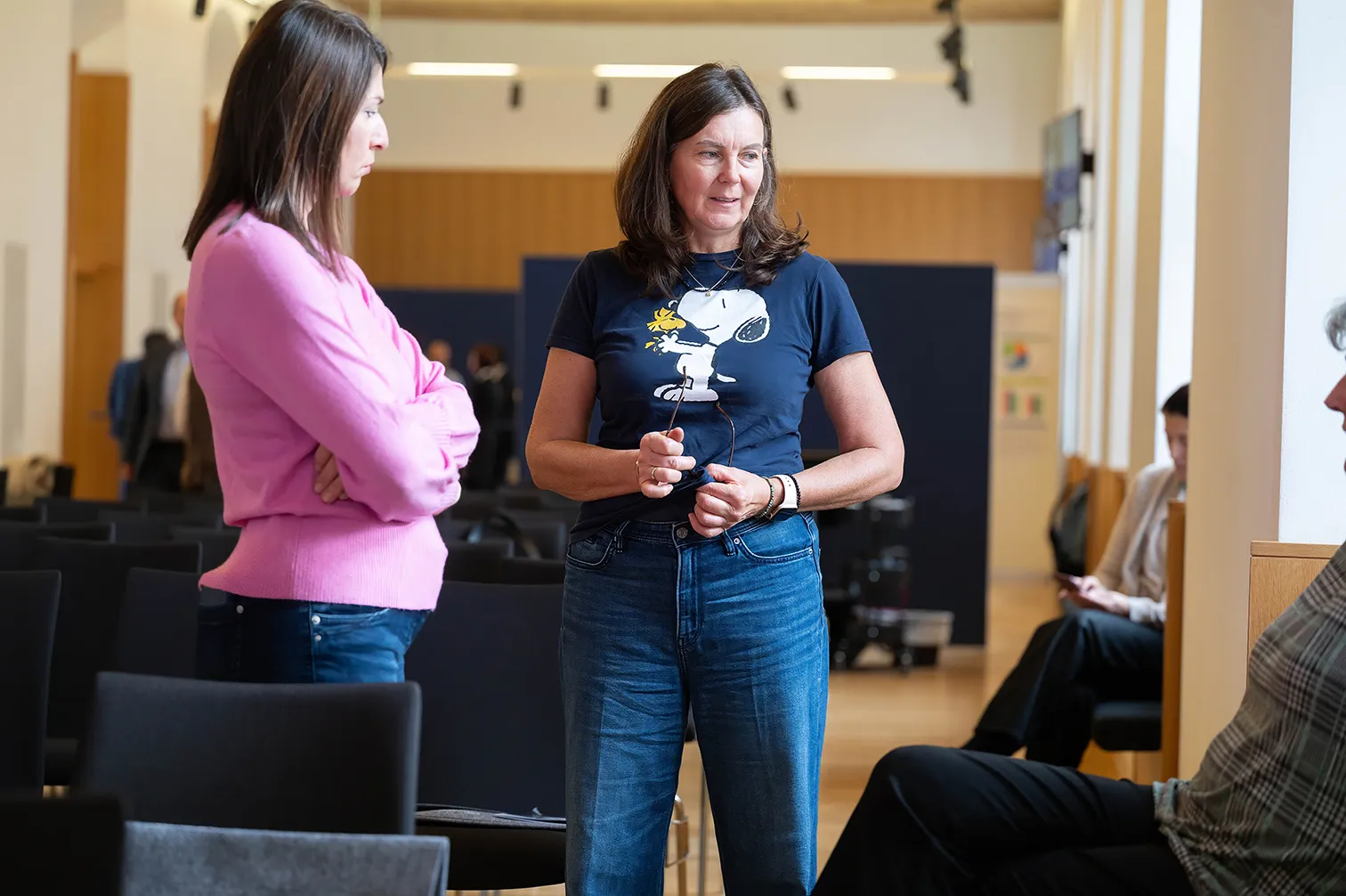 Gruppe von Teilnehmerinnen beim Networking