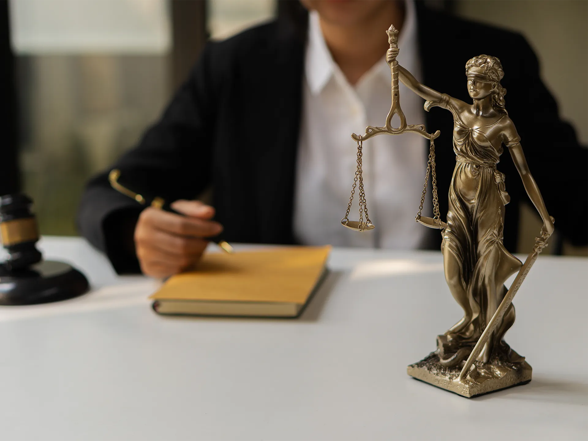 Jobs, Recht, Compliancem, Justitia-Statue, Büro, Jobs