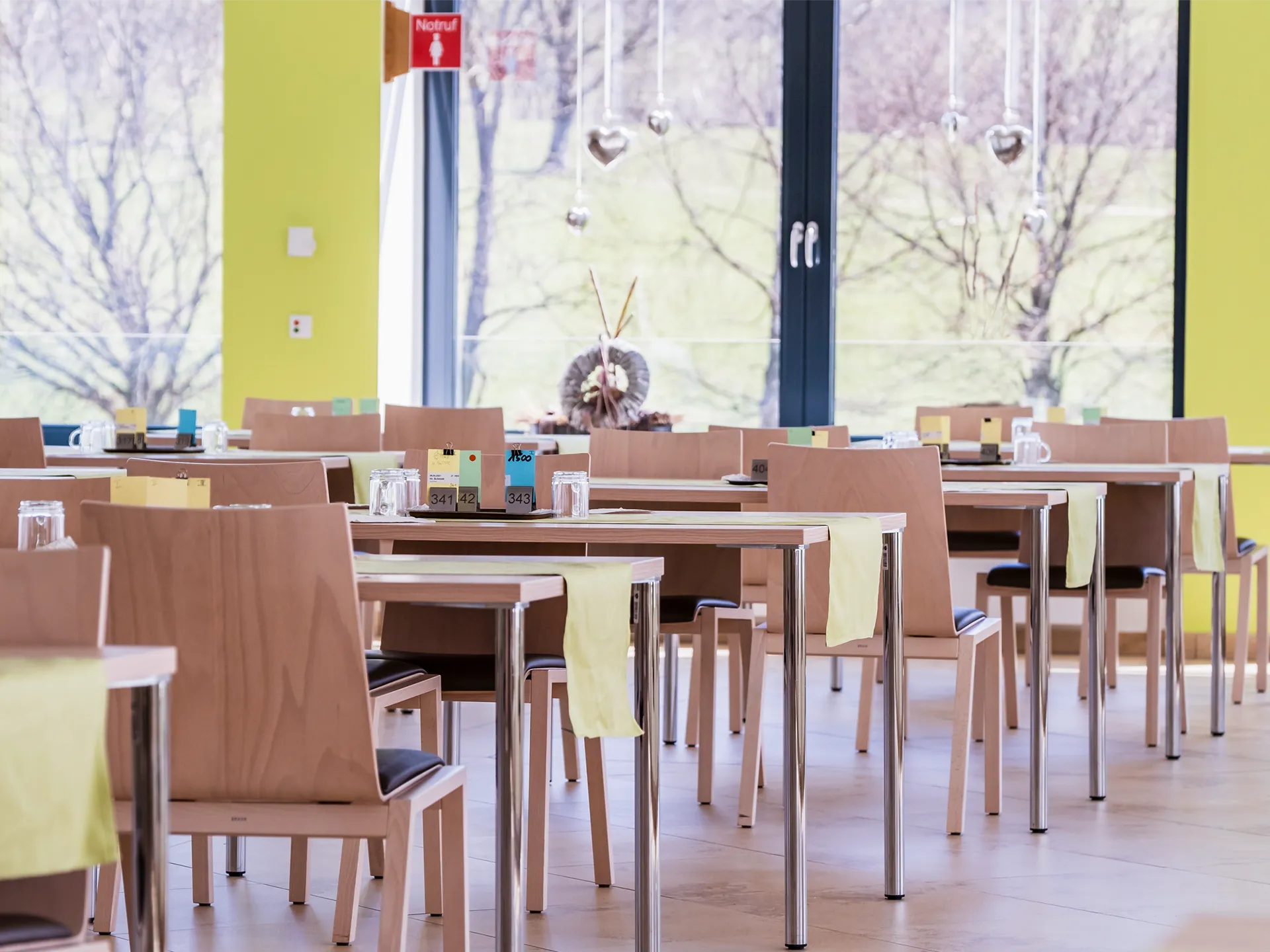 Speisesaal, Reha-Zentrum, Mittagessen, Tische