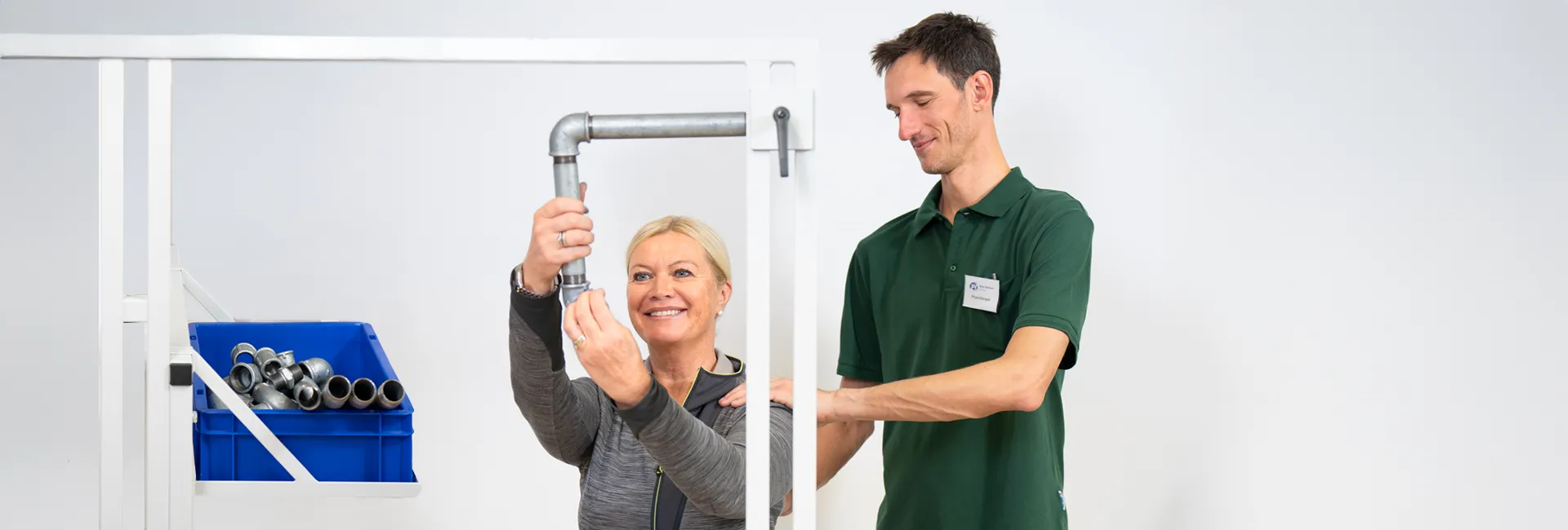 PV RehaJET-Patientin beim Arbeitssimulations-Training mit Therapeut