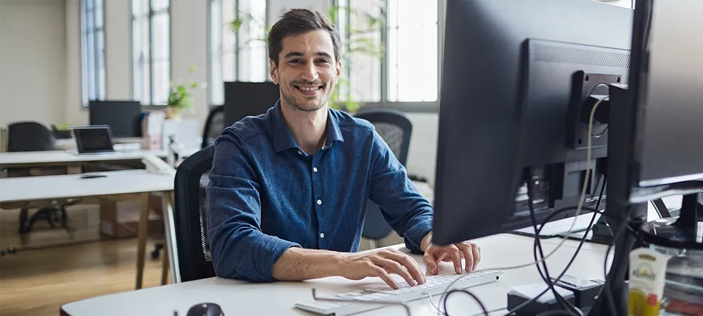 Pensionsversicherungsexperte im Büro
